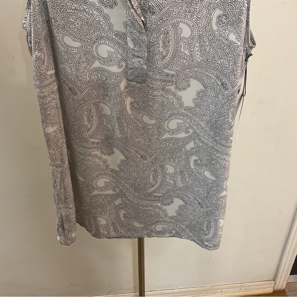 Liz Claiborne  Sleeveless Black and White Floral Blouse Size L NWT - Picture 4 of 10